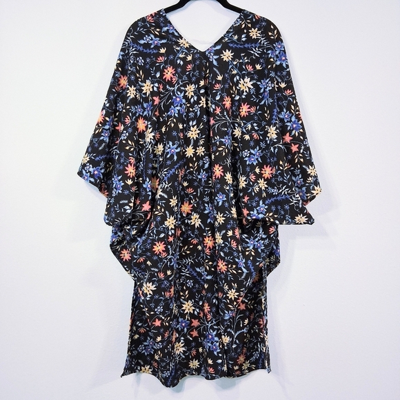 Floral Kimono Robe Duster One Size Flowy And Comfortable With Black Background - Picture 8 of 12